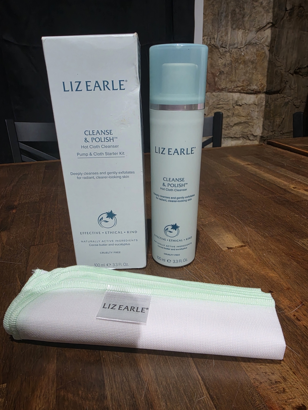 Cleanse & Polish Hot Cloth Cleanser - Mint/Light Green